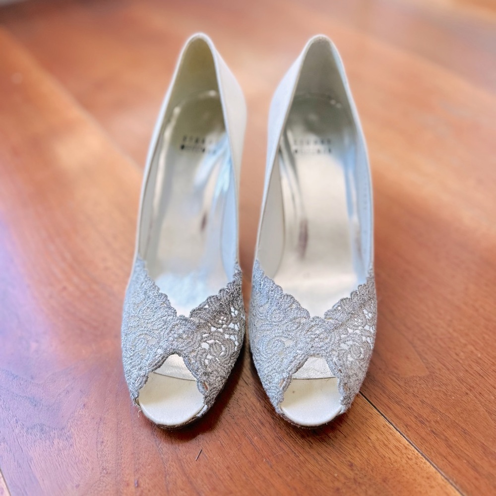 Stuart Weitzman Chantelle Ivory Chantilly Lace bridal shoes